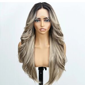 Blonde Ombre Lacefront Wig NWOT ☆ BEAUTIFUL WIG ☆